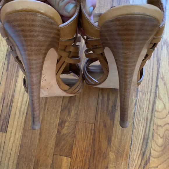 Tory Burch Tan Sandals - Picture 7 of 10